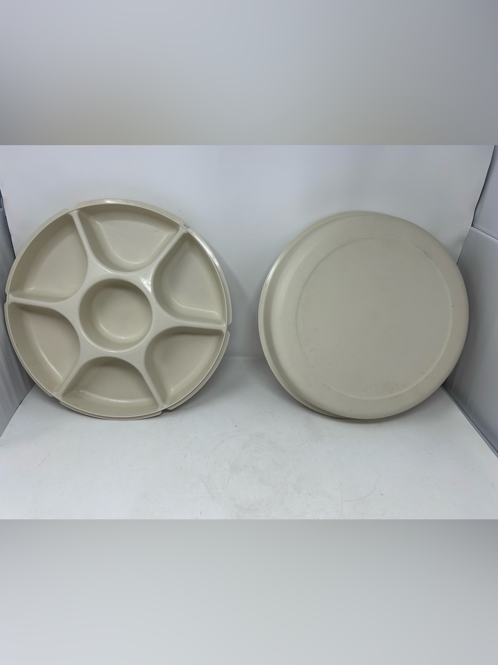 Vintage EUC Tupperware 7 Section Divided Fruit, Veggie, Appetizer Tray & Lid